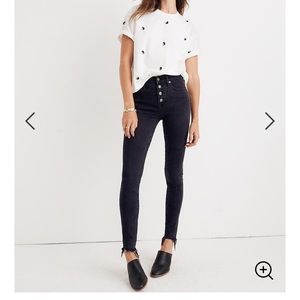 PETITE 9” mid-rise skinnies in Berkeley Black